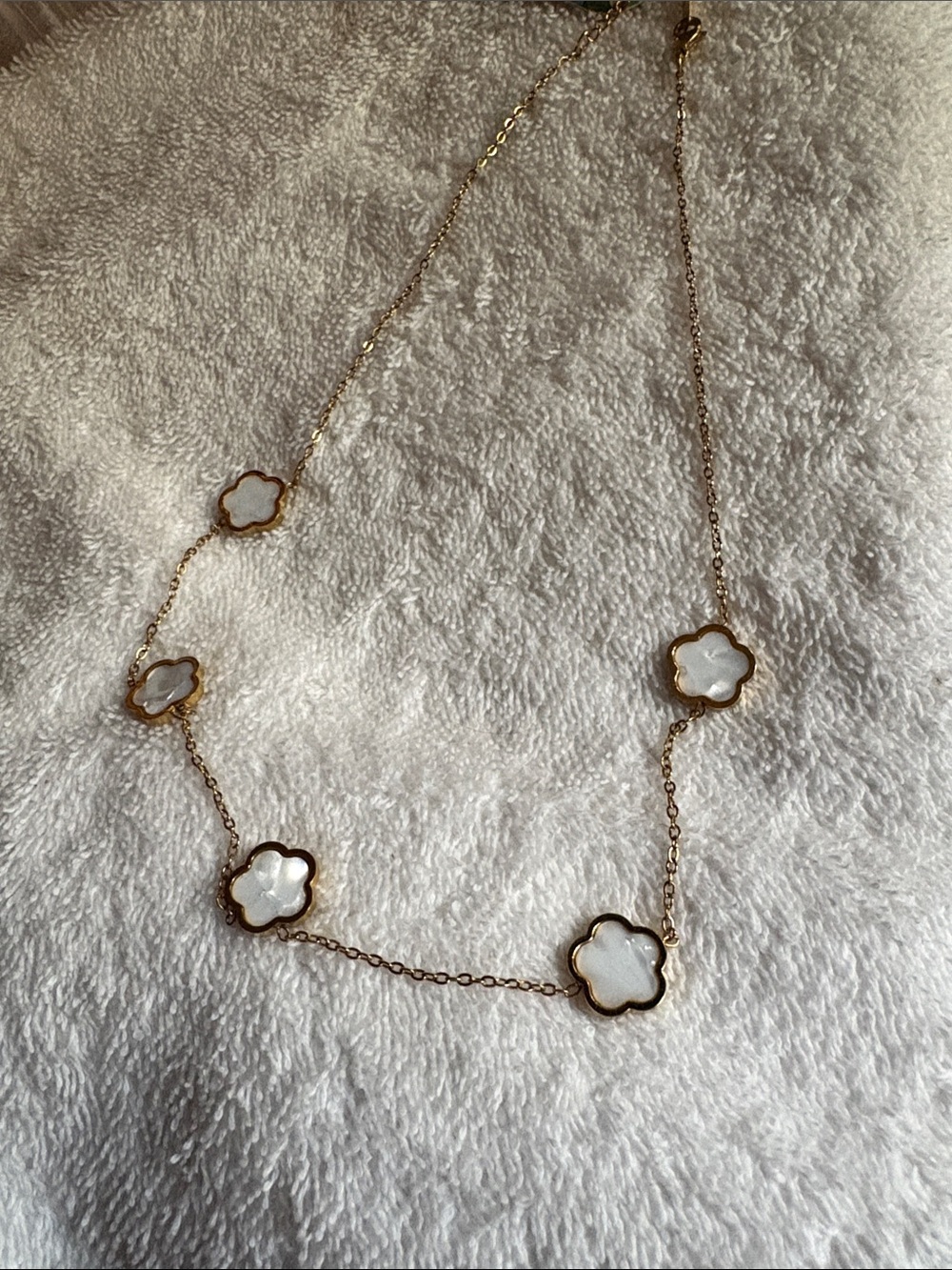 Clover Pendant Necklace in Gold & White New